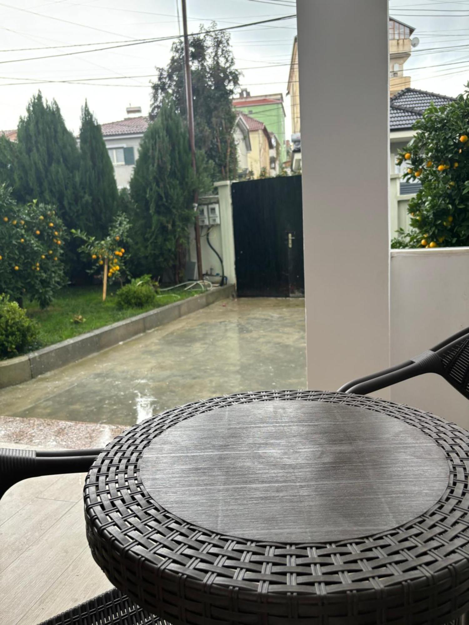 Kevi 'S Place Tiranë Luaran gambar